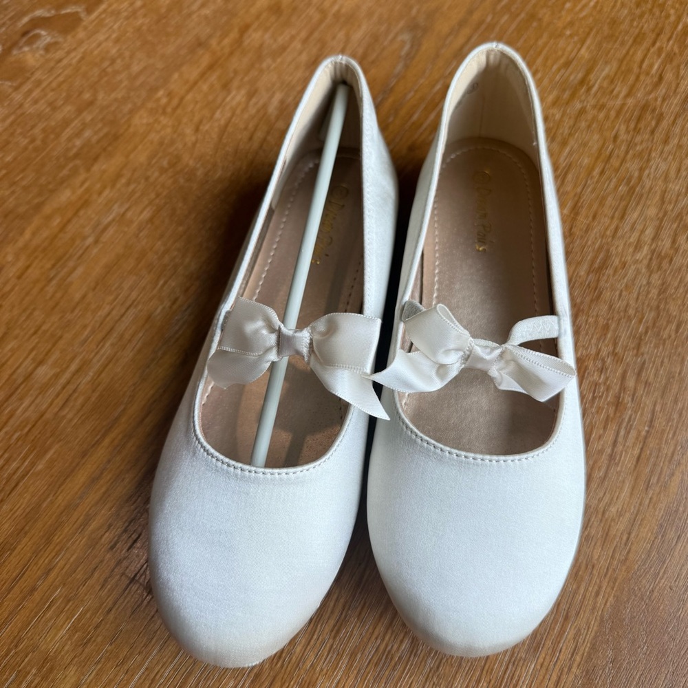 Elegant Cream Kids Ballet Flats Size 3 NEW